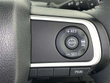 ステアリングスイッチ付き。前方から目を離すことなく操作することが可能です。