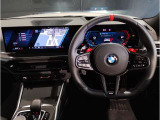 『運転』に対するBMWのこだわりはメーターパネルにも表れております。視野性の良いメーターパネルは疲労感の軽減と、運転の楽しさをもたらしてくれます。