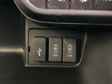 2.5アンペア急速USBチャージャー搭載。スマートフォンなどの充電にとっても便利です。