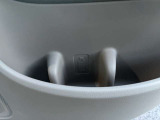 後席ドア内側にもドリンクホルダー。