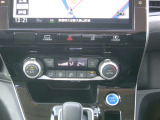 快適オートエアコン付♪設定温度をキープし車内を快適な温度に保ちます♪