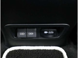 AC電源 AC100V・1500W 室内コンセント(センターコンソールボックス後方)