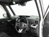Aピラーを細くすることで、運転時の視界を確保。左右の死角が少ないため歩行者などを見落としにくく、体格に関係なく、誰でも安心して運転できます。