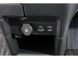 スマートフォンなどの音楽再生が可能なUSB接続ジャック装備車両です♪♪♪