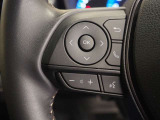 ステアリングスイッチでは、ハンドルから手を離すことなくオーディオ操作と、メーター内のマルチインフォメーションディスプレイの操作が可能です。