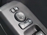 ドアの施錠・解錠に連動してドアミラーが自動で格納・復帰するオート格納機能を搭載しています。