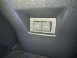 充電用USB端子付き。スマートフォンなどの充電に便利です。