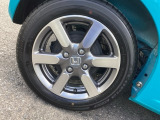 かっこいい【アルミホイール】を履いていますので、足元を引きしまっていますね。