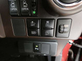 オートマチックハイビームとは、先行車や対向車のライトを認識し、ハイビームとロービームを自動で切り替える機能です。夜道の視界を確保します。詳細は販売店スタッフまでおたずねください。