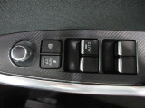 運転席側のパワーウィンドウスイッチです。全ての窓の開閉操作ができます。