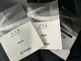 メンテナンスノート、取扱説明書です。 その車の整備記録が事細やかに記録されています。 車が生まれてから今までどのような道を歩んできたのか判るとても重要な物ですよ。
