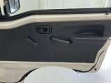 より多くの一般の方へ車を届けれればと思っておりますので同業者様への販売は極力控えさせて頂いております。ご了承下さい。