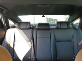 前席からのリアビューです。中古車でも気持ち良くお乗り頂けるように、仕上げ専門スタッフが内装をクリーニングして納車いたします!