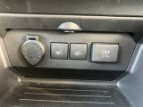 【運転席・助手席シートヒーター】寒い日に冷えやすい腰や肩に快適な温もりを伝えます。