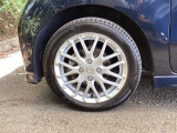 アルミホイールです。足元が引き立つので、車全体のイメージがアップしますよ!
