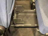 お荷物の収納に便利な「置きラクボックス」フロアに直接置きたくない荷物を置いたり、見られたくない物をしまっておく事が出来ます♪