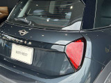 かわいいテールのデザインはほかの車にはない魅力があります。ひと目で&ldquo;MINI&rdquo;とわかるデザインです。