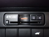 デザインスッキリのビルトイン『ETC』!高速道路の特典はもちろん、キャッシュレスなので料金所では徐行するだけで通過可能です!