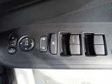 全てのドアガラスを運転席での操作が可能!窓を開けて走るドライブも気持ちがいいですよね!!♪