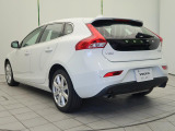 当店の認定中古車(VOLVO APPROVED CAR)はメーカー基準の車齢・走行に応じた内外装・機関の176項目もの項目に厳密な点検を実施。すべての基準を満たした自信を持ってお届けする中古車です。