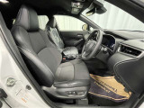 パワーシート搭載。微妙な調整が手軽にでき、最適なポジションで運転することが可能です。