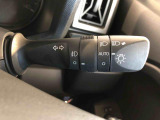 ☆オートライト機能☆車外の明るさに応じて自動的でヘッドランプを点灯および消灯します。夕暮れ時やトンネルなどで便利です!