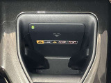 置くだけ充電(ワイヤレス充電器)が付いています。
