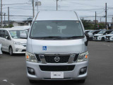 希少な福祉車両 NV350キャラバン ハイルーフ チェアキャブ 車椅子2名 10人乗り リフタータイプ オートステップ キセノンヘッドライト 前後ドライブレコーダー付き 入荷しました