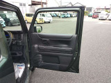 運転席のドア内部の写真です。