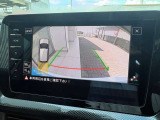 ガイドライン付きバックカメラで安全な駐車をサポート。