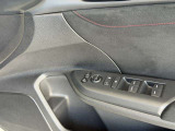 運転席ドアスイッチ周辺です。