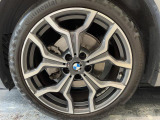 BMWならではの卓越した走りを支えるホイールと足回りです!日本車の走りに慣れている方にもぜひ体感して頂きたいほど、高いレベルでまとまっています!