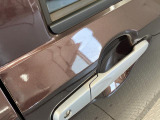 運転席ドアに線キズあります。