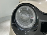 LEDヘッドライトは、点灯の瞬間から最大光量を発揮し、突然暗くなるトンネルなどでの安定感を高めます。