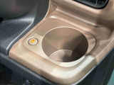(前席/掘り込み式)ホットカップホルダー☆保温付で温活が車内でも実現♪600mlのペットボトルまで対応しておりスイッチ1つで温かい飲み物は保温を、冷たい飲み物は常温にしてくれます