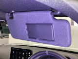 日差しをカットしながら、身だしなみもチェックできます。鏡付きサンバイザーで一石二鳥。