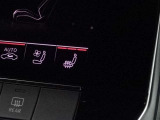 温度調整機能付きのシートヒーターがフロントシートに装備されていますので、エアコンによる乾燥を気にすることなく温まることが出来ます。