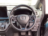 ステアリングスイッチでオーディオ各種操作が可能で、運転に集中できます。安心・安全・快適なドライブをお楽しみいただけます。