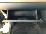 よく使うものが手を伸ばせばすぐ届く、機能面で充実した収納。