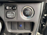 運転席操作部の写真です!席から操作しやすい位置に配置されており、快適な運転の強い味方となってくれます。ぜひ来場して、実際に触ってみてください♪