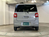 バックカメラが付いているので後方確認が非常にしやすいです。今や運転初心者も熟練者も必須装備!ついていて損はないですね♪