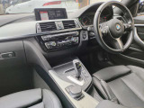 ドライバーを中心に設計された、BMWらしいコックピット。各スイッチやディスプレイを運転席から操作しやすい位置にまとめたインパネデザイン。