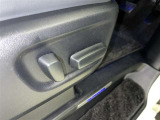 パワーシート搭載。微妙な調整が手軽にでき、ピッタリのポジションで運転することが可能です。
