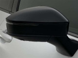 ウインカーミラーも現在は主流の装備になってきました。ヨーロピアンな雰囲気を演出するウインカーミラーです。外見がカッコよくなるだけではなく、視認性も向上し、安全面にも貢献します。