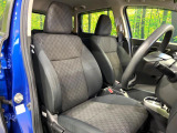 運転席シート廻りは使用感も少なく、良好な状態となっています。丁寧に使われていたことがよくわかりますね。後部座席も気になるようなキズ・汚れやへたり等、大きなダメージはなく、良好な状態です。