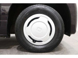 純正のホイールカバーが足元を飾ります!タイヤサイズは145/80R12になります。