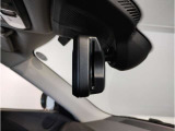 MINIではルームミラーの裏側にETCの車載器が内蔵されており、別途で車載器の購入必要なしで非常にスマート。皆様が驚かれるポイントのでもあります