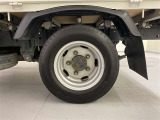 タイヤサイズは 195/75 R15 です。