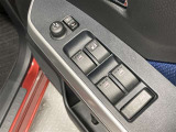 全席に電動パワーウインドウを装備。乗員それぞれが快適に操作できます。