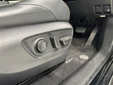 パワーシート搭載。微妙な調整が手軽にでき、ピッタリのポジションで運転することが可能です。